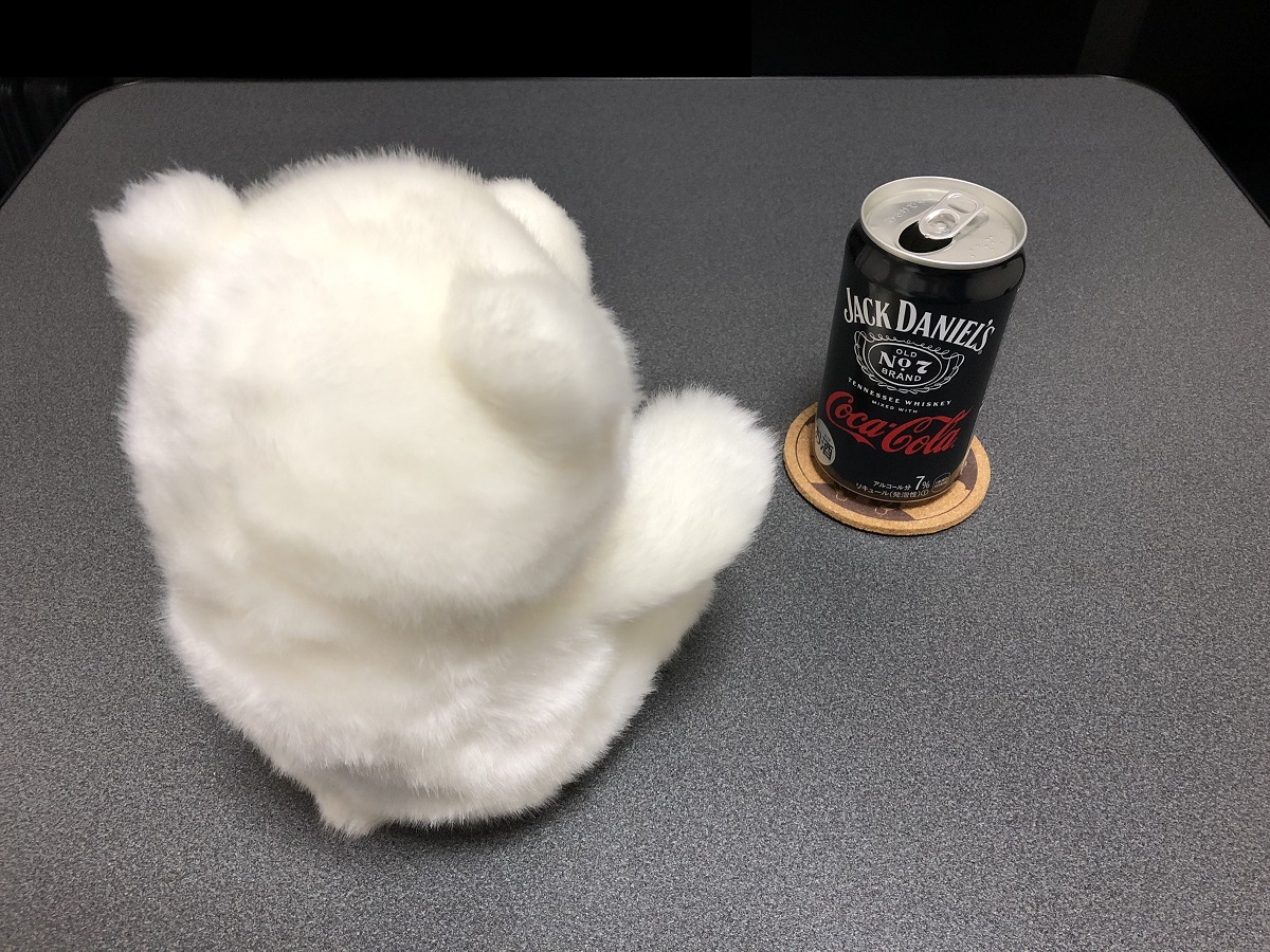 john_t_48's tweet photo. 週の真ん中、チキン南蛮の日。
早く梅雨明けしないかな～？

（朝からコークハイ飲むなっ！）
#ぬいぐるみ 
#ぬい撮り 
#しろくま https://t.co/lZTY3jLkRf