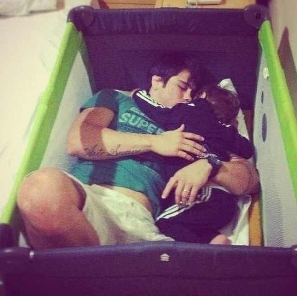 irory4lov's tweet photo. AU omegaverse ✶ #TeamMafia #farfarich

Manual para intentar ser un padre 

Donde Sprn es abandonado en la puerta de un desconocido cuando era solo un bebé 
 
Donde Frfa no sabe como cuidar a un bebé (termina adoptando a mas niños) https://t.co/vYQV3ewmVr