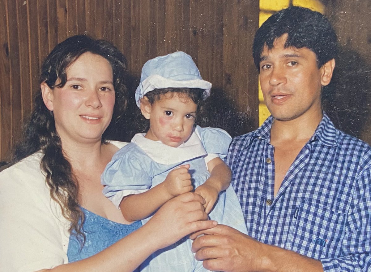 xxifee's tweet photo. mi mamá: nieta italiana/francesa.
mi viejo: 100% argentino.
yo: manchita. https://t.co/M0PfLZzhJt