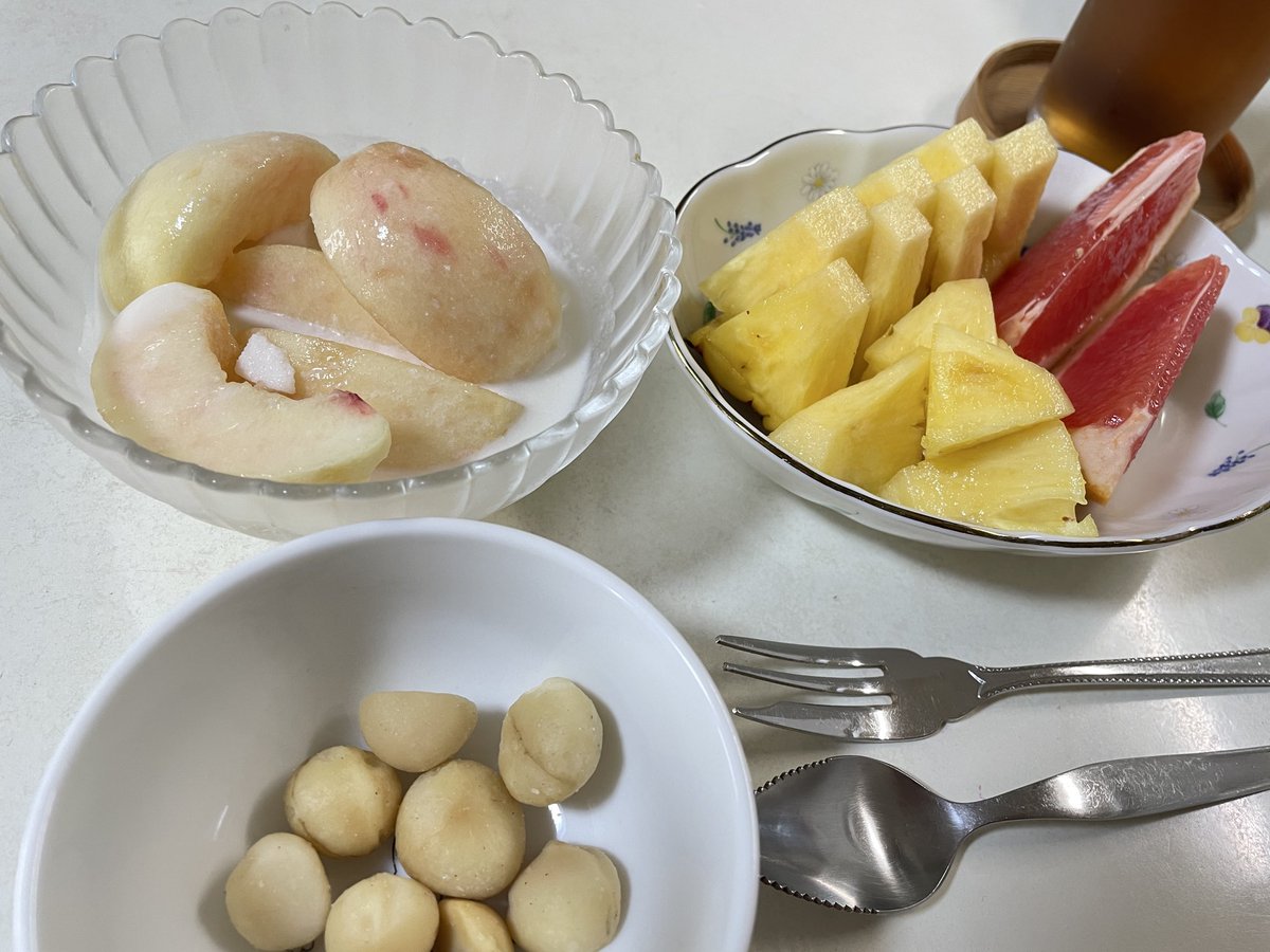 LEIKA_S's tweet photo. おはようございます☀
今朝はピーチココナッツミルク、パイン&amp;グレフル、塩マカダミアのmorningです🍑
朝から幸せMaxだわ…
桃が卒業してしまったのでこのポジションに新しい子をリクルートして来ないといかん👀‼️
今日も保育園出勤✨がんばるぞー🧚🏻‍♀️ https://t.co/KfVaWTFNJJ