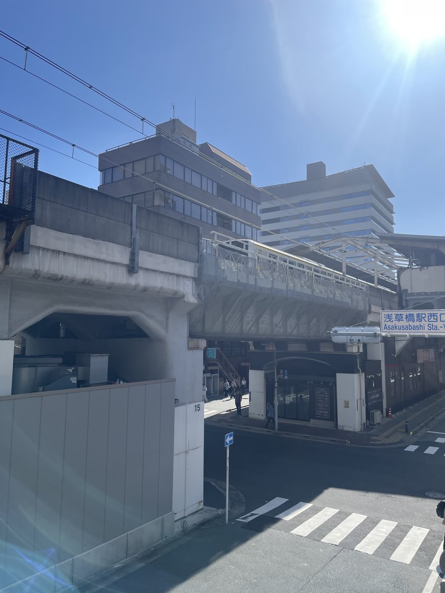 TokiwaToy's tweet photo. 07/08/2026
東京浅草橋　晴れ🌞24度
朝から夏の日差しが突き刺さります⚡️
日影を選びながらお散歩通勤完了😅
暑い夏と仲良くしながら過ごしたいと思います🌴
今日一日よろしくお願いします🍻🍻
＃企業公式が地元の天気を言いあう https://t.co/P4p7fRXiV8