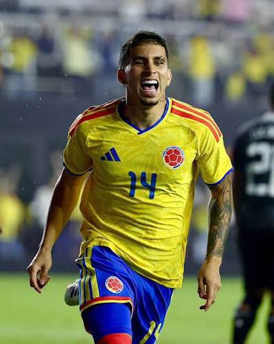Itoldvirgil's tweet photo. Cuando las escuelitas de futbol estimulen el desarrollo de mediocampistas asi y los equipos del FPC les den realmente la oportunidad es que se va a ver un verdadero cambio en la selección colombia. https://t.co/zX0Pdnph3n