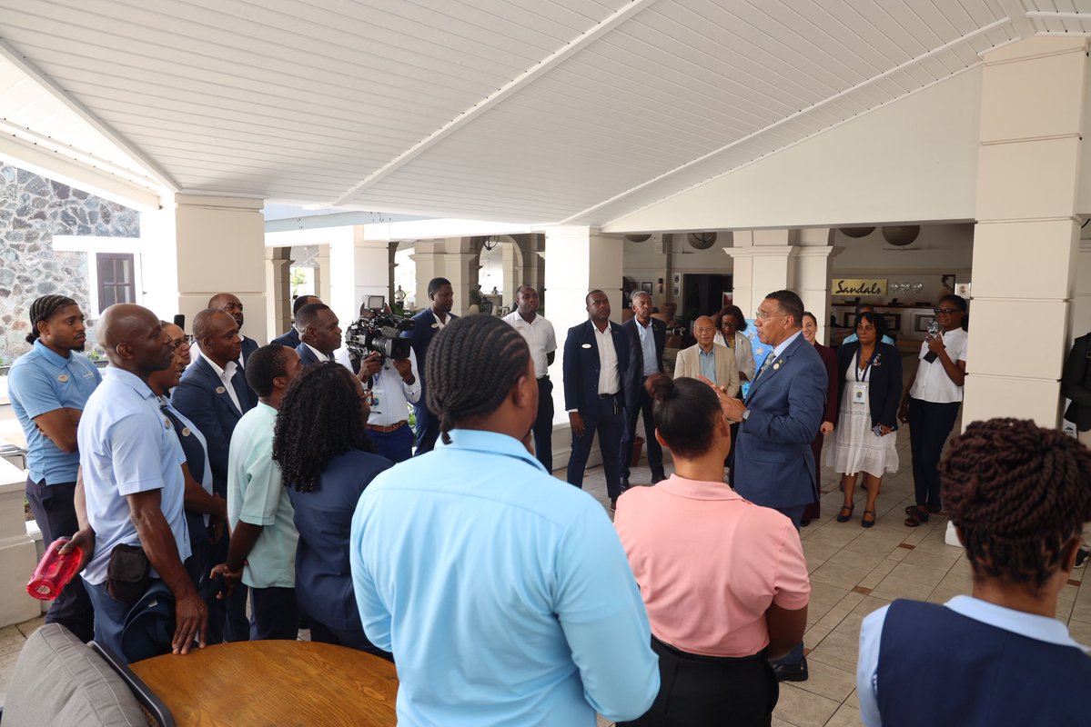 AndrewHolnessJM's tweet photo. Took some time to meet with Jamaican workers currently employed at Sandals in Saint Lucia. Following the passage of the hurricane, Sandals temporarily redeployed several team members across its Caribbean properties to help ensure they remained employed while recovery efforts continued at home. 

It was a pleasure to connect with these hardworking Jamaicans and hear about their experiences.