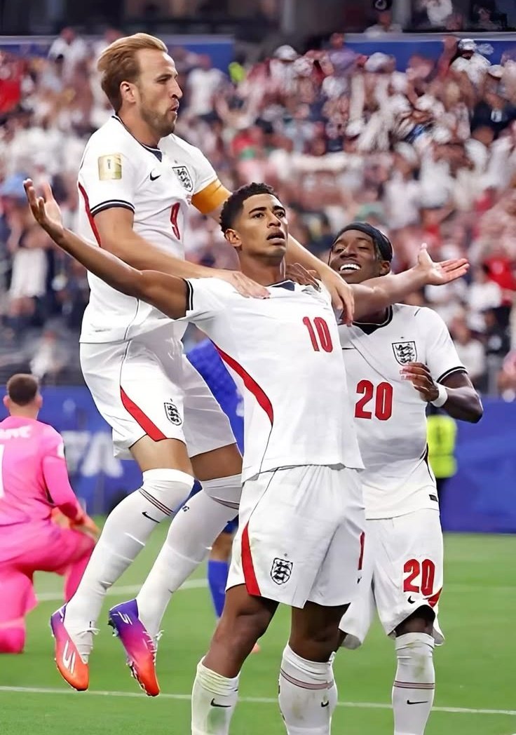 NJanfren's tweet photo. É, rapaziada, não tem jeito.

É França ou Inglaterra mesmo nessa Copa do Mundo.

Só essas duas seleções pra acabar com essa farra da Argentina.

Mbappé, Olise, Harry Kane ou Jude Bellingham, salvem o mundo. A América Latina está com vocês. https://t.co/1a4lGrVYFv