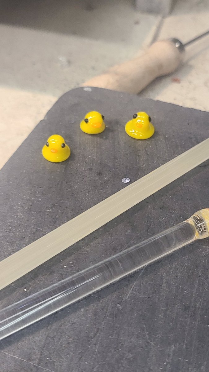 ShcrumDiddly's tweet photo. I will be handing out ducks at the New England, Michigan and Baltimore Billy shows this year. https://t.co/VkPvYrWFs3