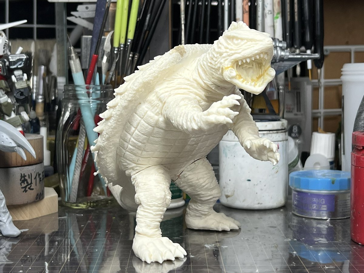 yukineko19's tweet photo. バルガメ製作記
そして時間はすっ飛びます
6月下旬、無事本申請も許諾され、型取り、複製開始となりファーストショット。
レジンでも二足自立した！一安心。
まぁ問題無さそうなので、ファーストを完成見本にしちゃいます。 https://t.co/tdYYwJvsUq