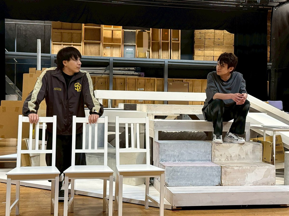 TopiaStage's tweet photo. #黎明ロマンティック 本番まであと10日を切りました!!!

稽古場写真もどんどんアップしてまいります📸

チケットは初日と千穐楽が残り僅か!!
無くなる前に是非🙇

💻公演特設サイト💻
https://t.co/5pV3Cr2mHw https://t.co/Q4BZka10AH
