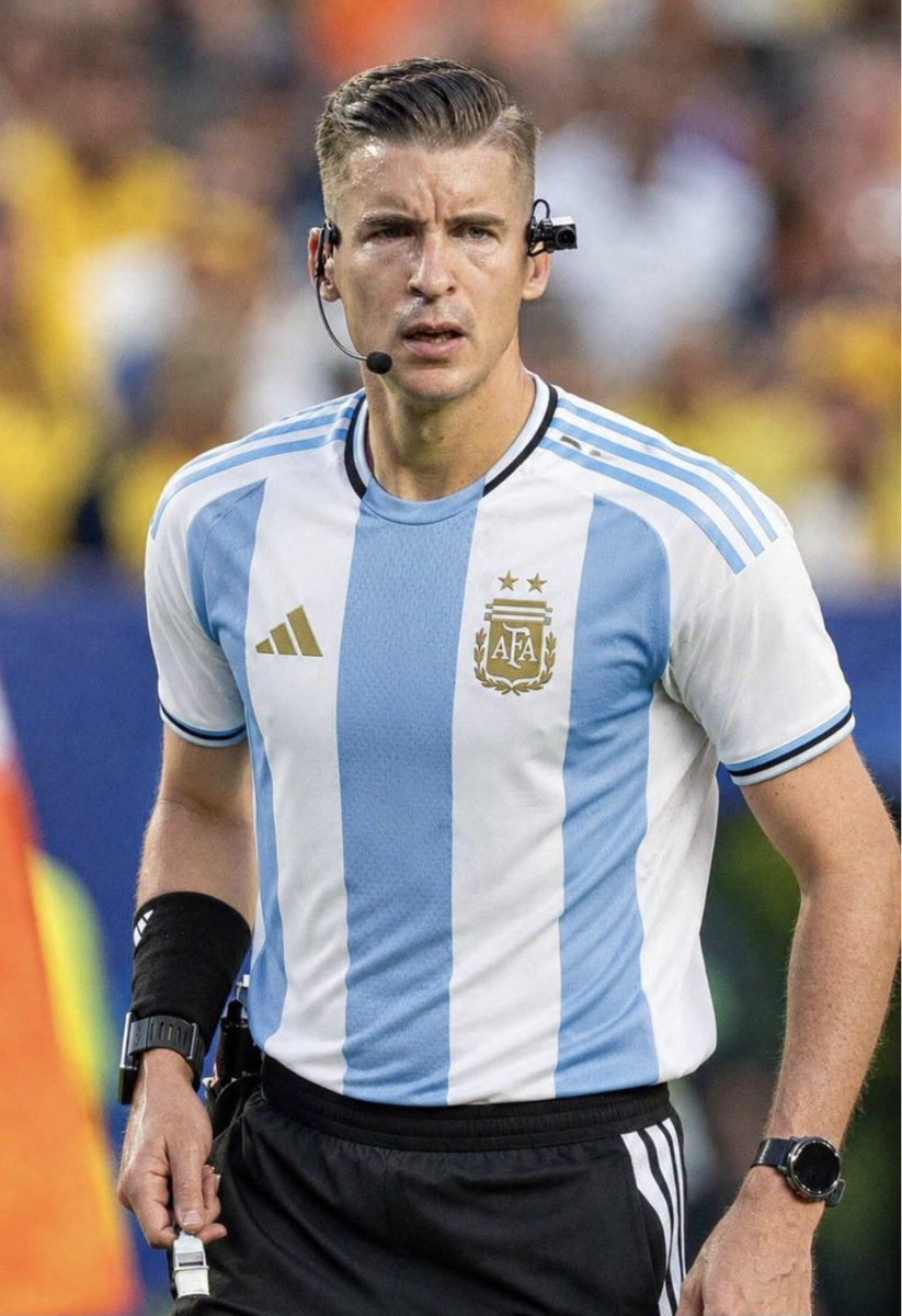 saudsalim134's tweet photo. @FIFAcom @FIFAWorldCup مصر تستحق الفوز الفيفا لها يد في هذي المباراه الي معه القلم مش مثل الي يده في النار ظلم كاس العالم فقدت بريقها https://t.co/9LBseDVebx
