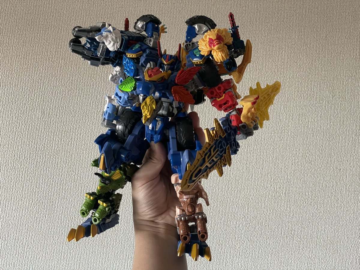 gox6i's tweet photo. コイツ合体tfの核としていくらでも味する https://t.co/8l39QIZJ15
