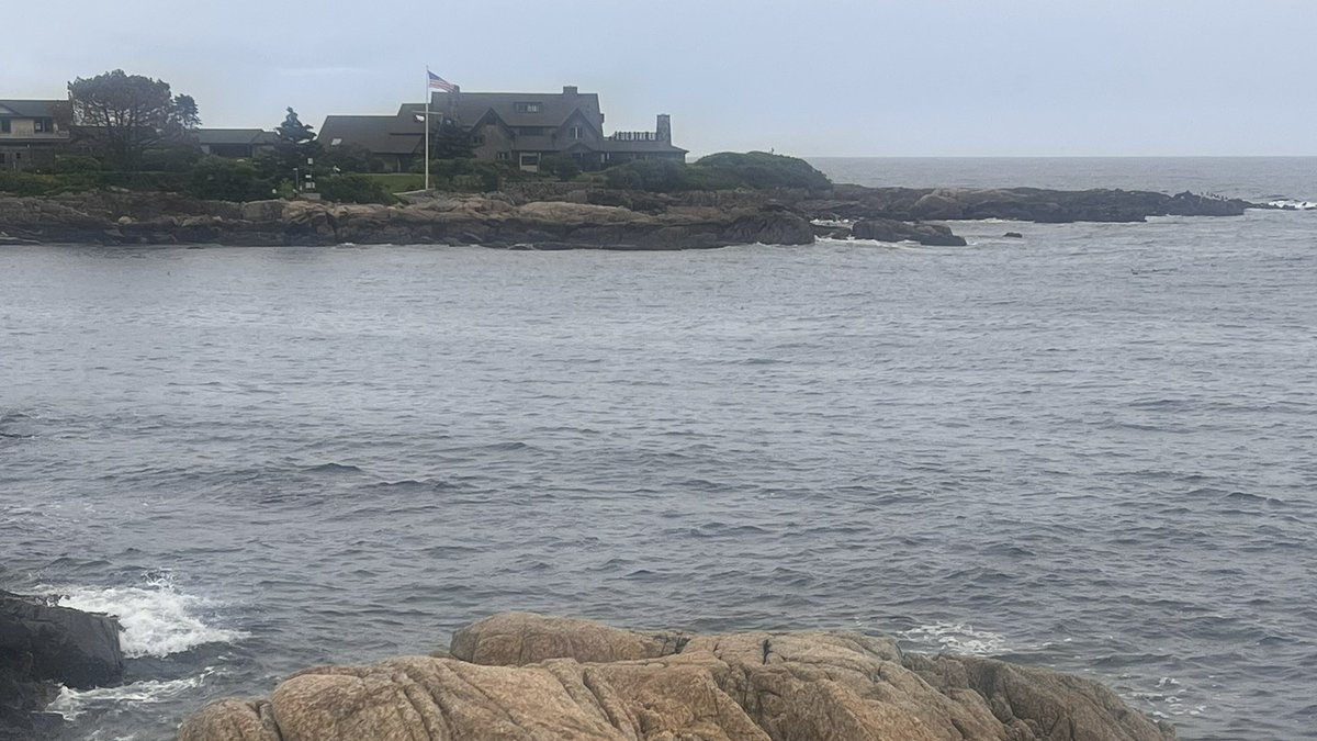 BarNoneMark's tweet photo. A highlight of this trip was visiting the Bush Compound in Kennebunkport. My boss in 1992 — it was an honor to serve the Bush-Quayle campaign as Deputy Director of Opposition Research. https://t.co/StQoCH3OIz