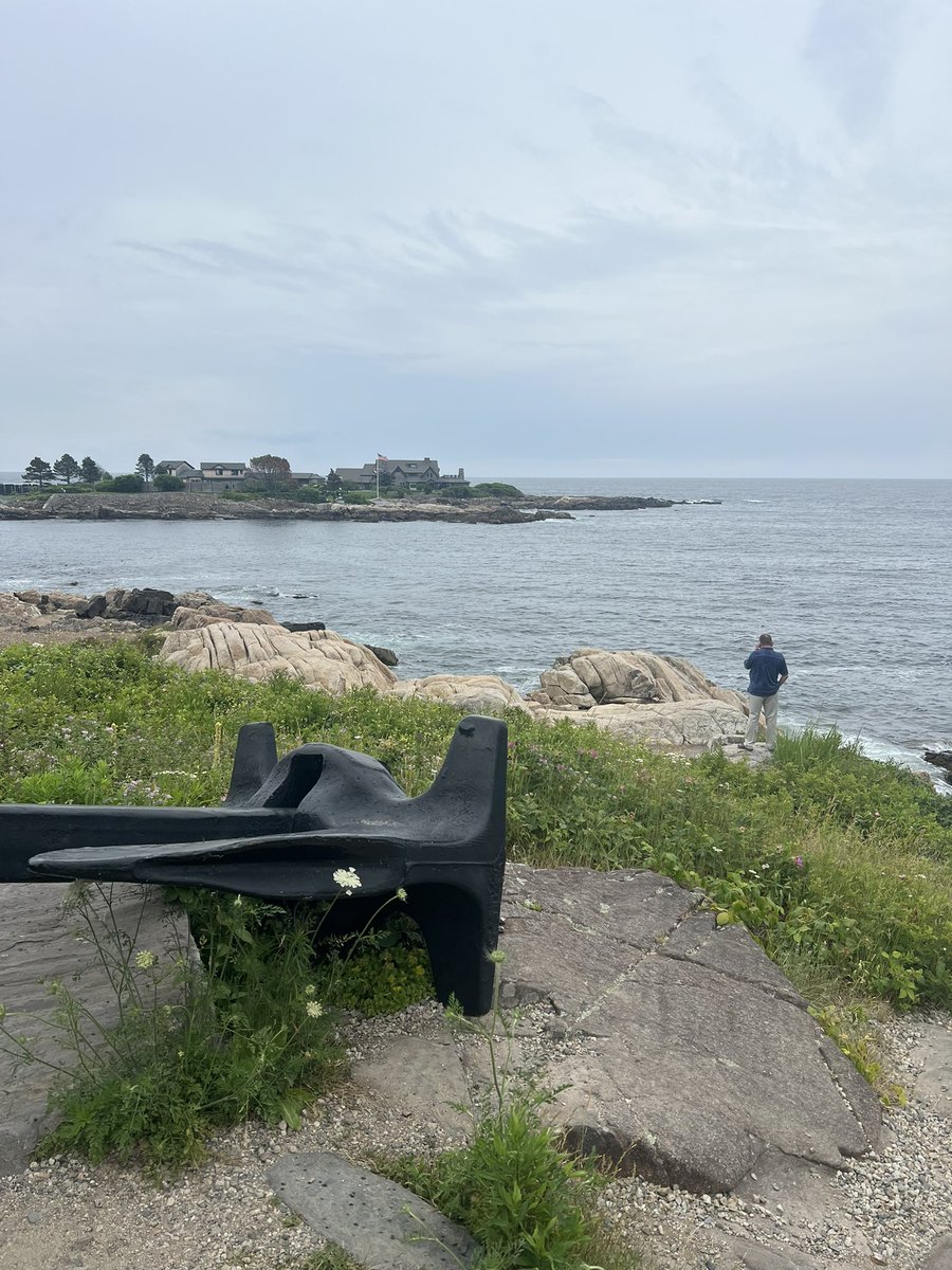 BarNoneMark's tweet photo. A highlight of this trip was visiting the Bush Compound in Kennebunkport. My boss in 1992 — it was an honor to serve the Bush-Quayle campaign as Deputy Director of Opposition Research. https://t.co/StQoCH3OIz