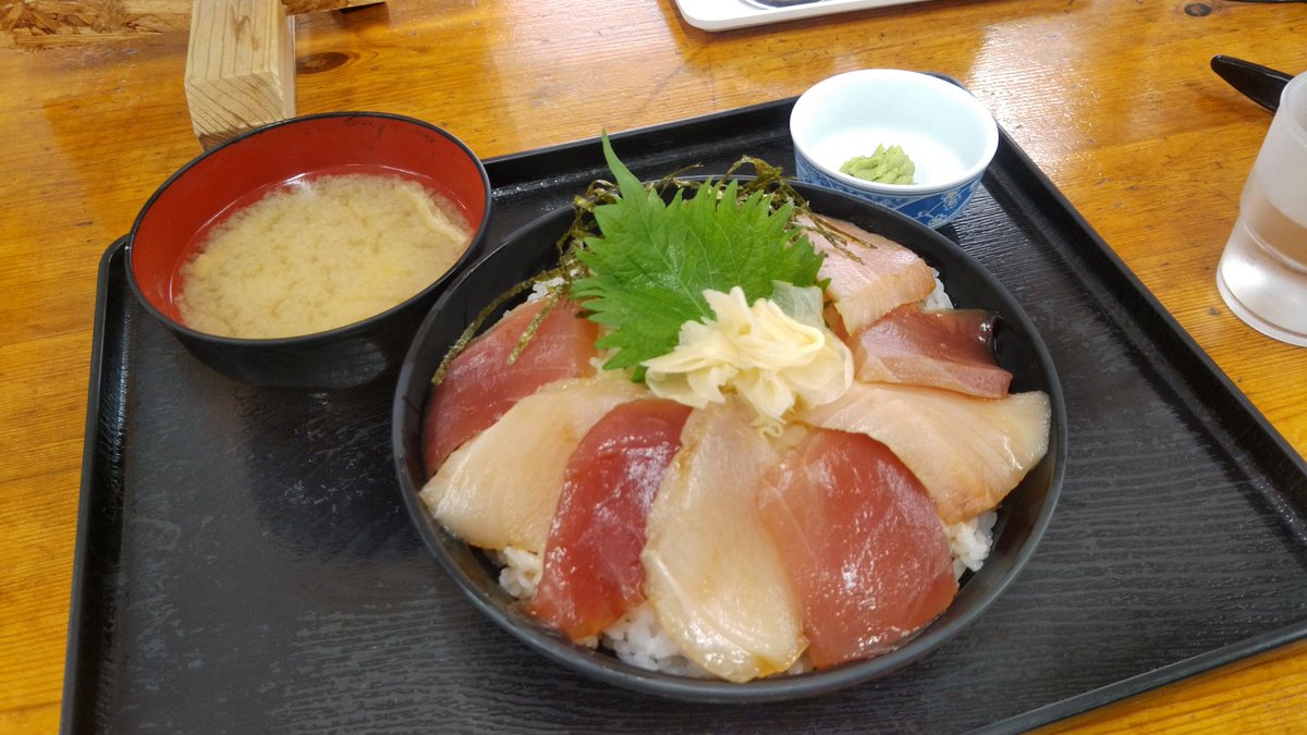 yuji3black's tweet photo. 焼津小川港で朝飯( ´∀`) https://t.co/EXYpIwsTf4