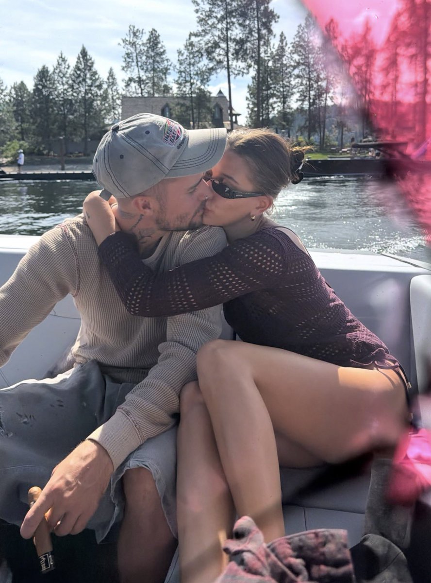 irenicbieber's tweet photo. the bieber family 🥹🤍 https://t.co/mbi2dCS81n