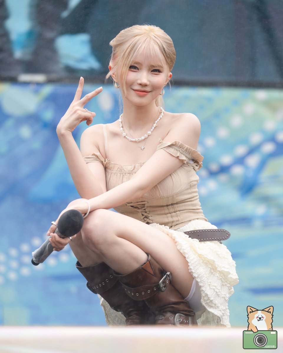 fromis_mixdog's tweet photo. 260704 Water Music Pool Party  
송하영          

😉 

#fromis_9 #프로미스나인 
#송하영 #SongHaYoung https://t.co/CLoEbL0IYk