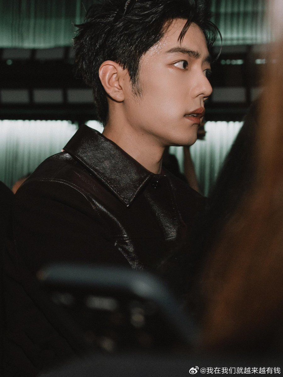 crazyprettyboys's tweet photo. แอ๊ เทอขางานมิลานฟชวปีที่แล้ว ไม่คุ้นเลยว้า https://t.co/YUGtBoxEcG