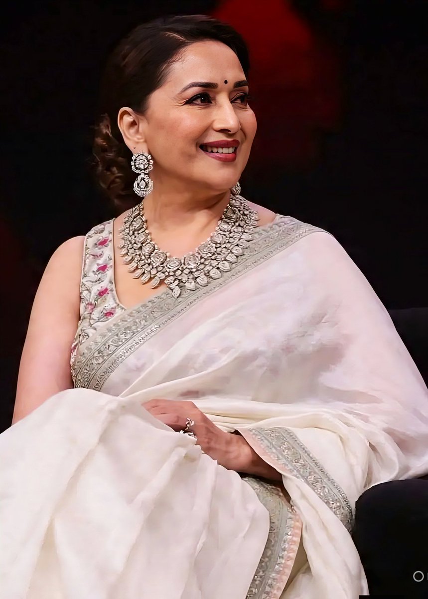 aasaifullah411's tweet photo. Good morning to Madhuri the queen of my heart and to all the Madhurians. https://t.co/ScS3B8o1ZY