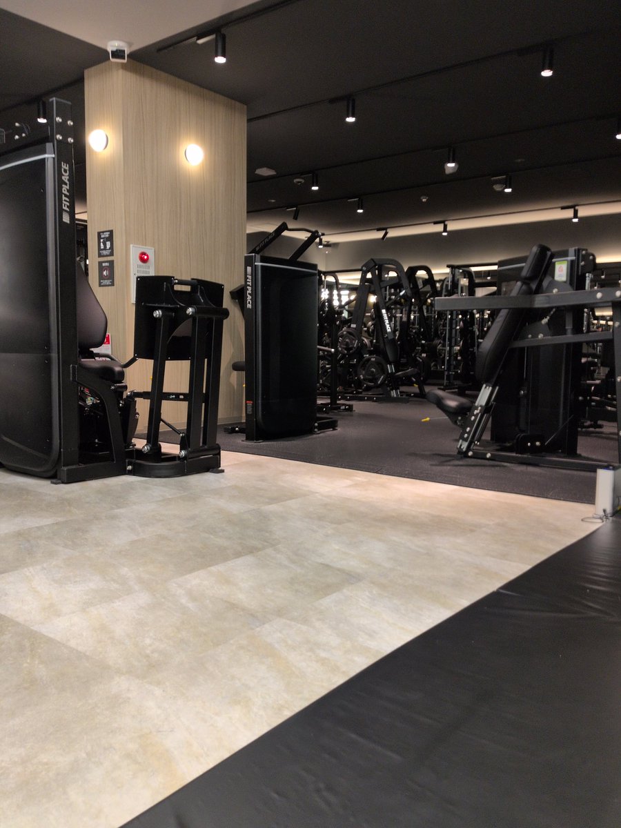 ume1072783's tweet photo. FIT PLACEデビュー😎💪
早朝朝活でウォーキング15分、マシントレーニング、プランク2分、水素水も体験✨
早朝はフリーウェイトがガラガラなので今度挑戦してみよう😁
チョコザップも継続しつつ、目的に合わせて使い分けていこうと思います😃
#FITPLACE24 #朝活 #筋トレ #健康習慣 https://t.co/sDtNjc2RzM