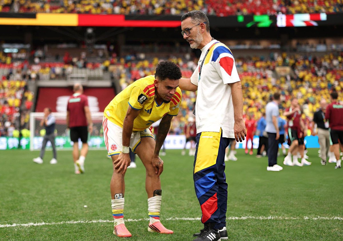 cobrindocopa's tweet photo. Nem noé carregou tanta mula, Luis Diaz merecia uma seleção melhor pra ajudar ele
#SUIxCOL https://t.co/HuUcX16LlK