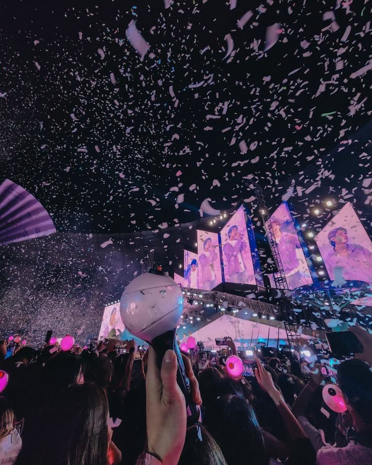 sugasrockstar's tweet photo. .✦ ݁˖ GUIA DEFINITIVO PARA UMA ÓTIMA EXPERIÊNCIA NOS SHOWS DO BTS NO BRASIL — thread com todas as dicas de alguém que entende pra ajudar quem está perdido. https://t.co/DhXzaicK2q
