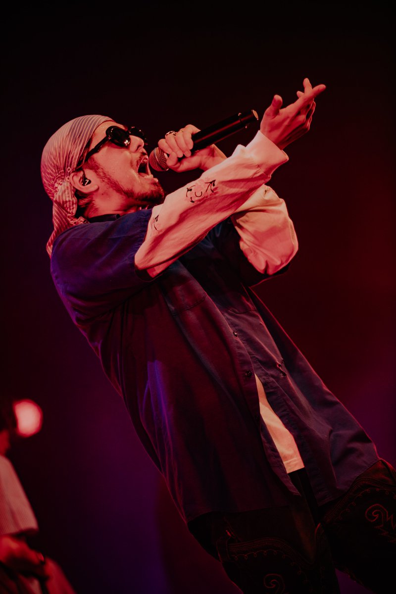 umeda_cypher's tweet photo. /／
🔊ファミリーマート先行‼️
\＼

初日公演から大盛況!!
全国TOUR『RETURN OF THE 13』開催中!!
全公演チケットSOLD OUTにつき追加公演決定！

8/12(水)KT Zepp Yokohama公演
ファミリーマート先行は7/13(月)23:59まで👀

🎫https://t.co/wULQC5EGqs

photo by umihayato
Retouched by
@hiroyabrian

#梅田サイファー
#ROT13