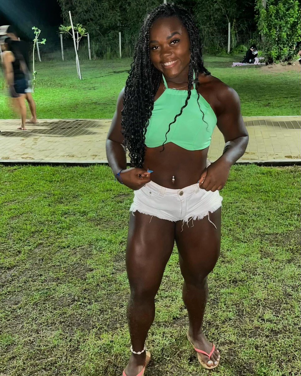 amantesdenegras's tweet photo. Pele escura brilhando no sol ☀️🍫 Marque alguém que precisa ver isso
#AmantesDeNegras #NegrasLindas #RainhasNegras #Melanina https://t.co/nqcQs2NFxO