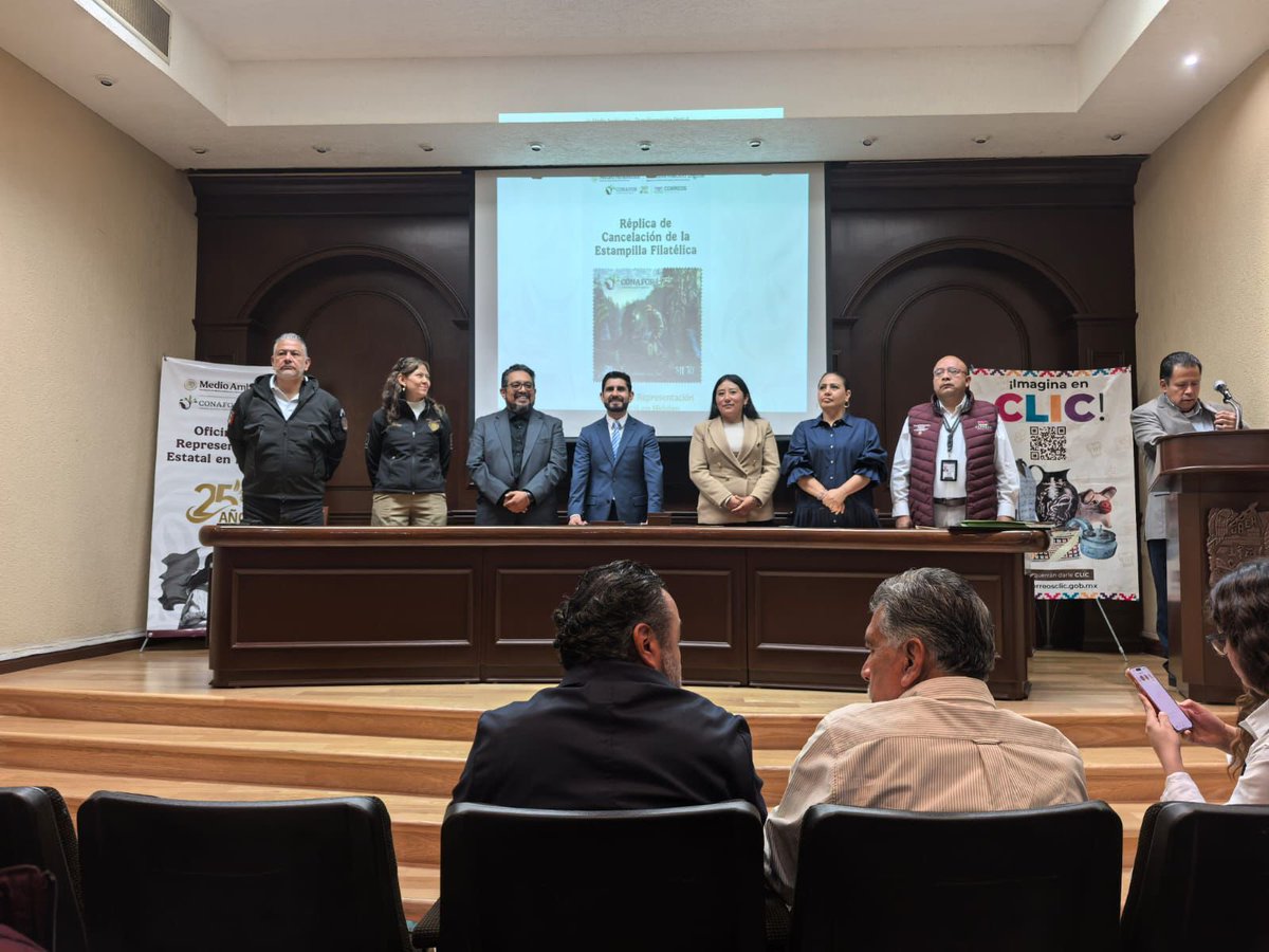 GSandovalSalas's tweet photo. 🌳🇲🇽 Los bosques y selvas de México son resultado del compromiso de miles de mujeres y hombres que dedican su vida a protegerlos. 

Personal de la Oficina de Representación de @SEMARNAT_mx en #Hidalgo, participó en la cancelación del sello postal conmemorativo por el 25 Aniversario de la @CONAFOR, una institución fundamental para la protección y conservación de los ecosistemas forestales de México.