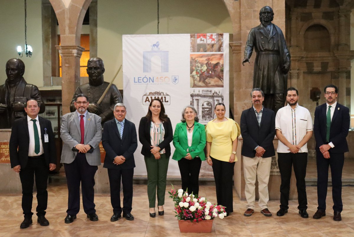 ahmleon's tweet photo. Hace 78 años comenzó una misión que sigue más vigente que nunca: preservar la memoria de León. Hoy celebramos este legado junto a autoridades, investigadores, cronistas y ciudadanía, renovando nuestro compromiso con la historia, el patrimonio y la identidad leonesa. 📜✨ #AHML78 https://t.co/hGbwC42usU