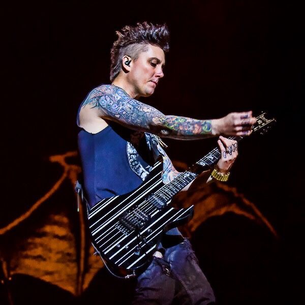 ErasRock's tweet photo. #HappyBirthday @SynysterGates (1981-)
Músico y compositor estadounidense, guitarrista de la banda @TheOfficialA7X . https://t.co/aSFLJvlQvX
