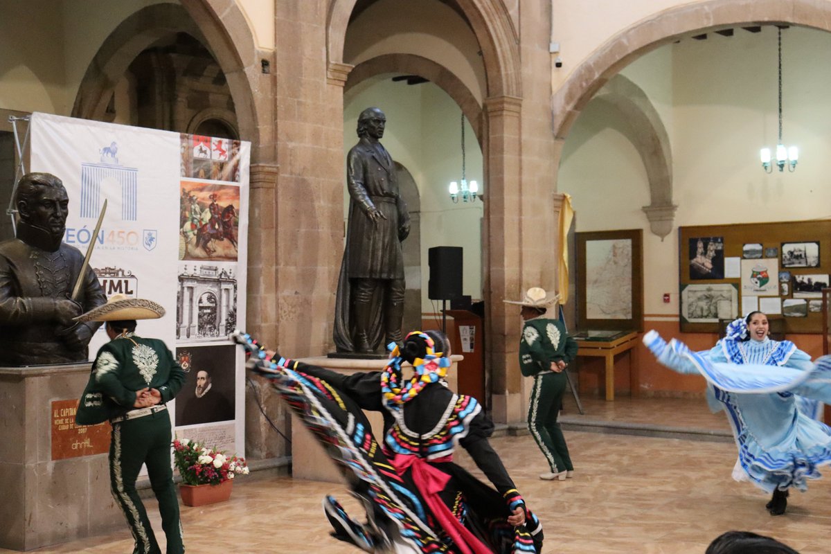 ahmleon's tweet photo. Hace 78 años comenzó una misión que sigue más vigente que nunca: preservar la memoria de León. Hoy celebramos este legado junto a autoridades, investigadores, cronistas y ciudadanía, renovando nuestro compromiso con la historia, el patrimonio y la identidad leonesa. 📜✨ #AHML78 https://t.co/hGbwC42usU