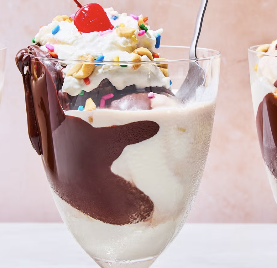 _we_love_food's tweet photo. Want a Hot Fudge Sundae? https://t.co/PZEPCsXuVp