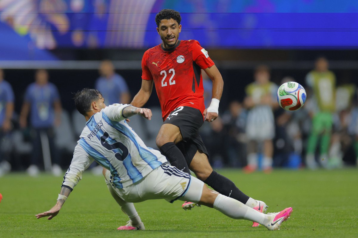 RIQUELMEARDO's tweet photo. Un robo, si. Un robo jugar con el mejor 5 del mundo https://t.co/nnKNSoLiPk