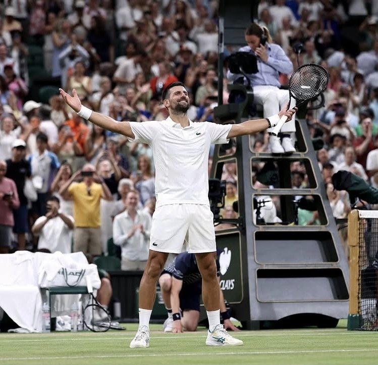 Burns77C's tweet photo. My GOAT! 🐐🐐🐐

What an ATHLETE This guy is
🔥🔥💪 #Wimbledon #Djokovic https://t.co/5LjLxCUGfg