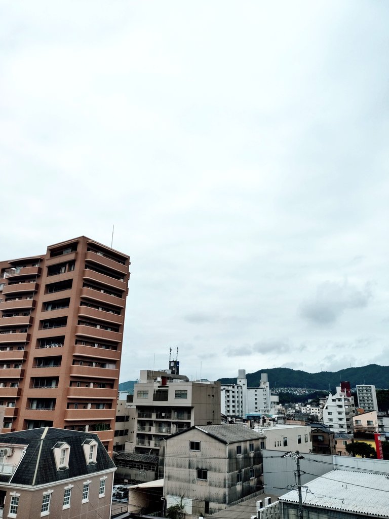 hr_navi's tweet photo. おはようございます
今朝の広島は曇り

昨日は、社長が日帰りで伊勢神宮の参拝に
お土産の伊勢海老せんべい🦐
ありがたくいただきます🤤

本日もよろしくお願いします🍀

#企業公式が毎朝地元の天気を言い合う
#企業公式相互フォロー https://t.co/rBbFkc5PP0