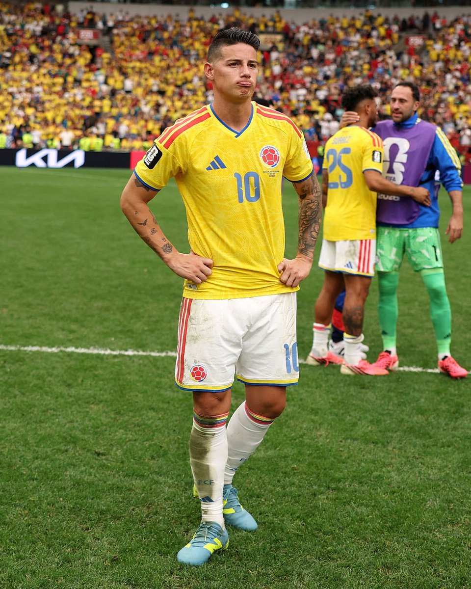 viistorrrmmn's tweet photo. Alguien quiere decir que hizo James? jugó gratis titular un mundial sin ritmo 6 meses antes eso sólo lo hace colombia. Mañana dicen que tenía gripa https://t.co/qzy8yPiPV0