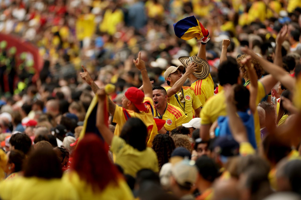 CONMEBOL's tweet photo. El apoyo de los hinchas colombianos fue incondicional en la #CopaMundialFIFA 🫶🇨🇴 https://t.co/8TSTEozsDA