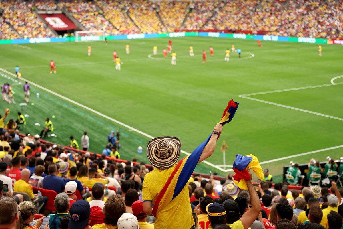 CONMEBOL's tweet photo. El apoyo de los hinchas colombianos fue incondicional en la #CopaMundialFIFA 🫶🇨🇴 https://t.co/8TSTEozsDA