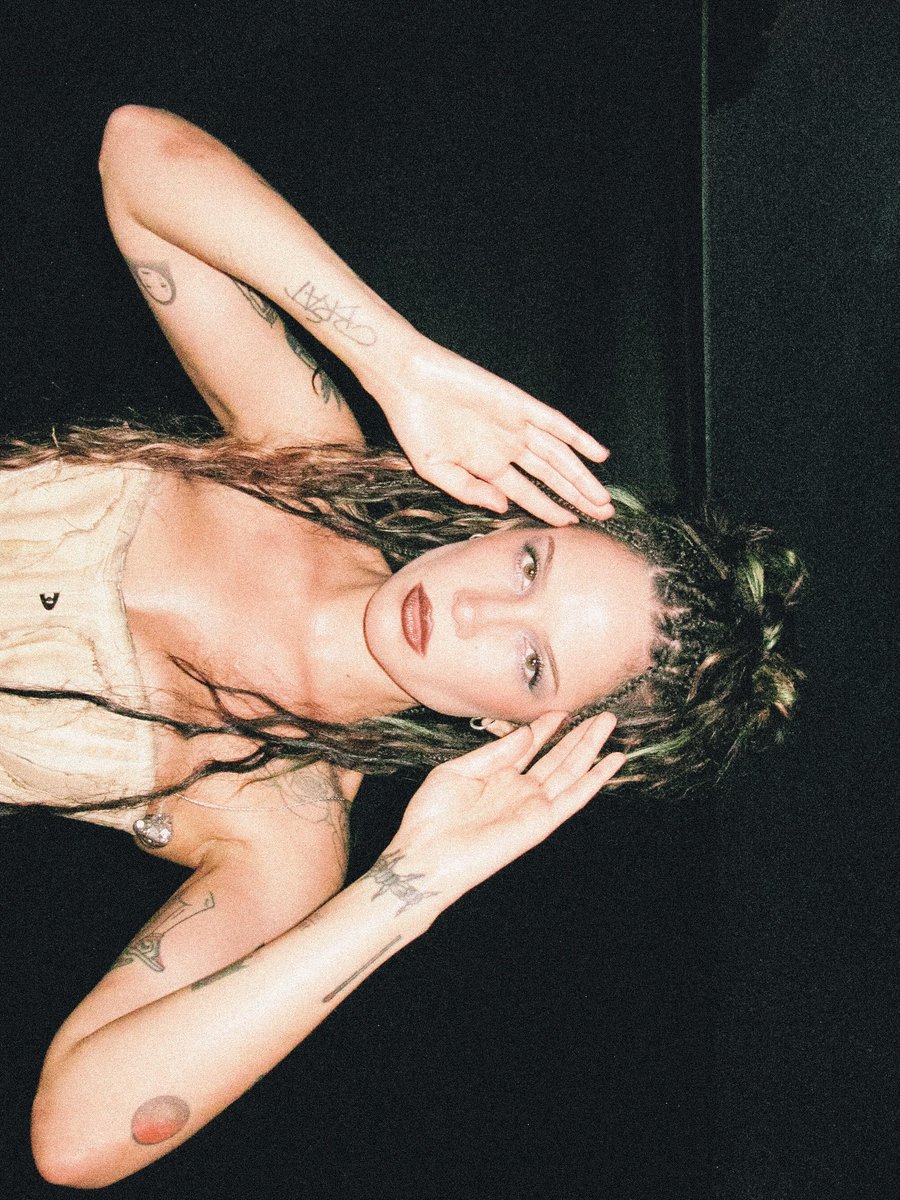gorgeoushag's tweet photo. Pics of halsey i can't stop thinking about https://t.co/QIWr96nyFk