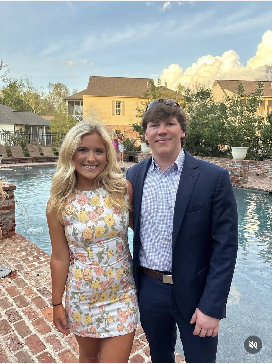 Blazeneverhazed's tweet photo. Can someone talk me through this one? #seccouple https://t.co/3ZQxs4SOlX