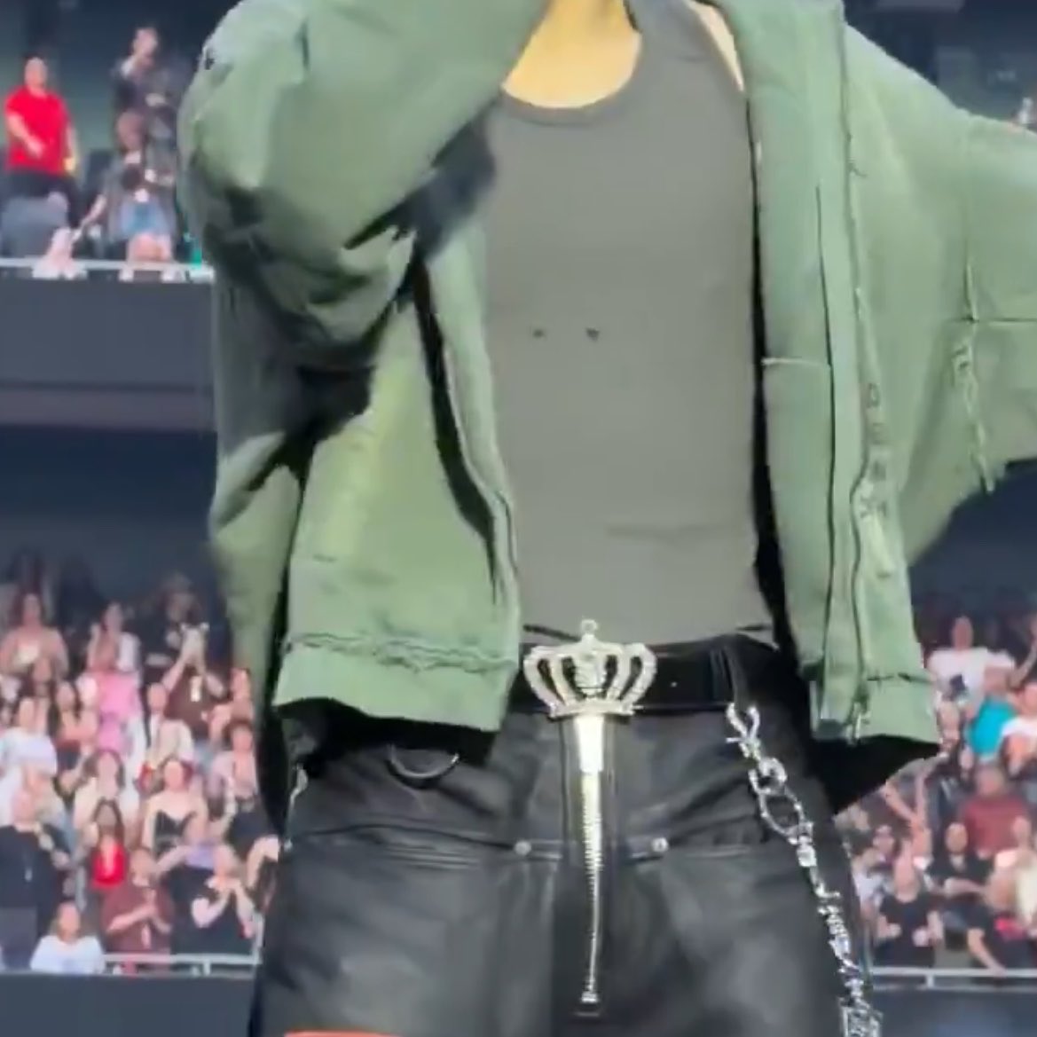 servcuntmin's tweet photo. im actually crying wdym jungkook’s lil alt styled princess belt https://t.co/jipCdDD8jL
