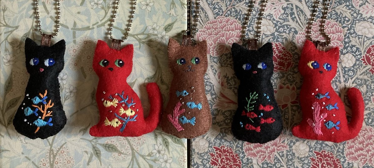 gzlhiro's tweet photo. 猫と水族館🐱🐟
ハルさん作　

#手作りキーホルダー　#ハンドメイド　#水族館　#猫のマスコット　#ヤフオク　#刺繍 https://t.co/Qb2AlcdhTq
