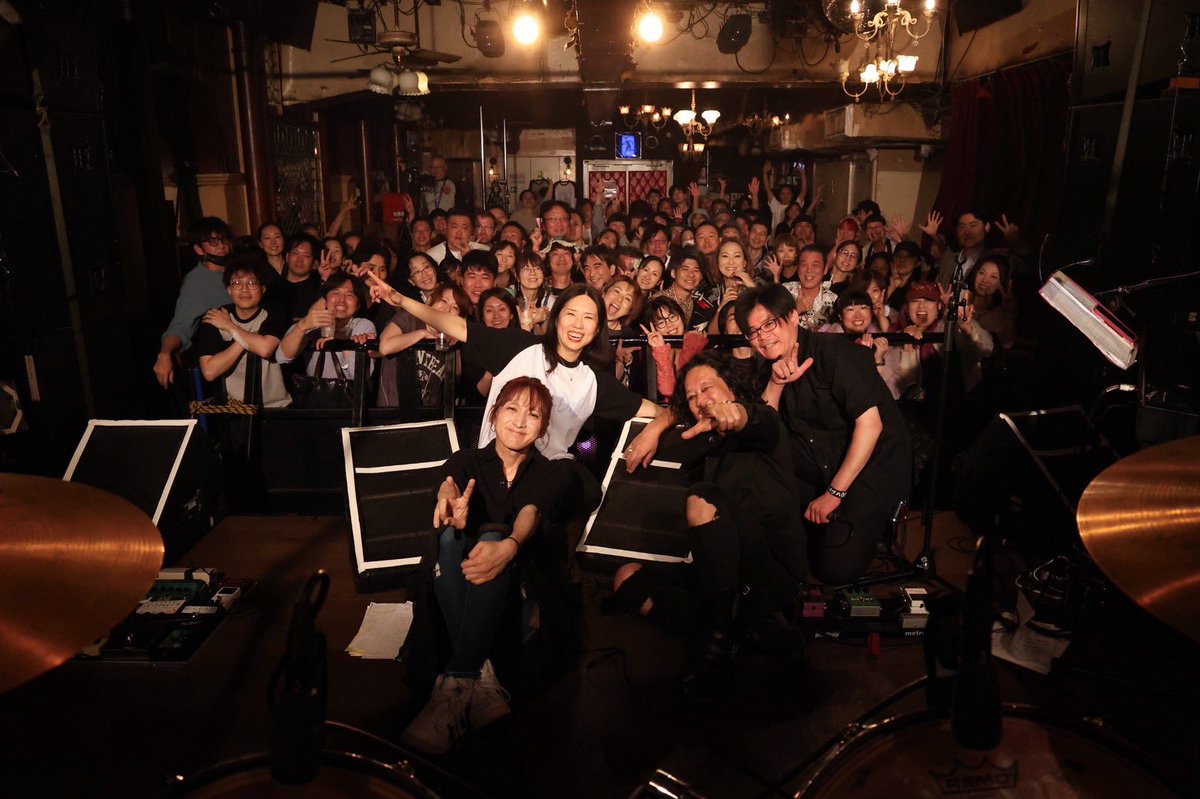 skaldo_official's tweet photo. 【御礼】

2026.07.07

昨日はSKÁLD:Oワンマンライブ
@渋谷チェルシーホテル
ありがとうございました！！

初の試みだったラジオ公開収録も、温かい客席に支えられて大いに盛り上がり
ライブ本番も、満席の熱気を感じながら最高のパフォーマンスが出来ました🙌

フードもグッズも大好評で、お願いした身としても鼻高々✨✨笑
TシャツはグレーXLが売り切れ
他サイズは若干数在庫がございますのでご希望の方はお早めにご連絡ください👍

SKÁLD:Oはこれからレコーディング期間に入ります！最高の音源をお届けできるよう頑張って参りますので楽しみにお待ちください🤲

改めて、本当にありがとうございました！！