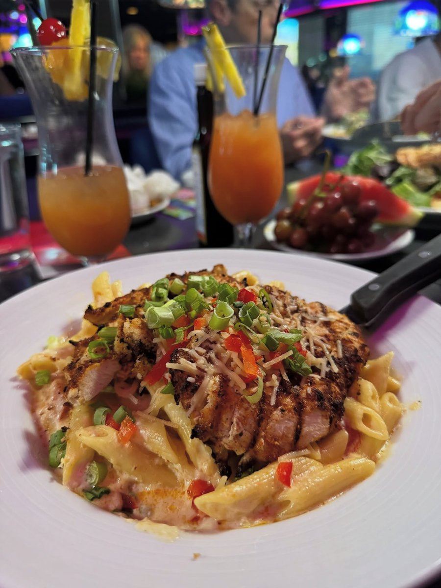 PeppermillVegas's tweet photo. Your next pasta craving has arrived. 🍝❤️ Come hungry and enjoy a Peppermill favorite today! #PeppermillVegas 
.
.
.
📸: @worldwidedines https://t.co/OO4SiJcQhB
