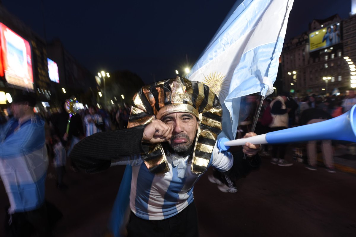 soyjuanmateo's tweet photo. ¡Festejos, nervios, caripelas, de todo! En el triunfo de Argentina Vs Egipto, por los octavos de final del Mundial de Fútbol.
@mdzol
https://t.co/a8Z1i2S3Pu
-
#mdz #afaseleccion #messi #leomessi #argra https://t.co/LJWCEhxWM2