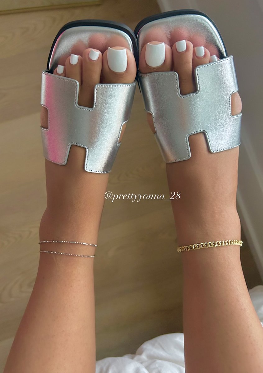 prettyyonna_28's tweet photo. TOESday ✨🤍 https://t.co/nlpmzd1hki