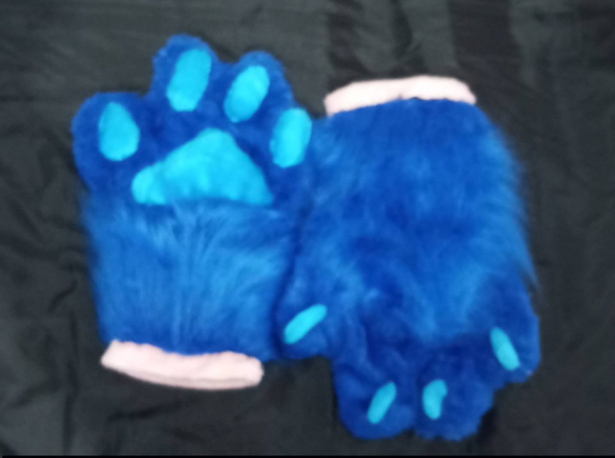 WolfhyIcewolf2's tweet photo. Por cuestiones de fuerza mayor y urgente , estoy vendiendo estás paws en $500 + Envío (solo en México) si te interesa uno mandame dm https://t.co/sslE3ertFd