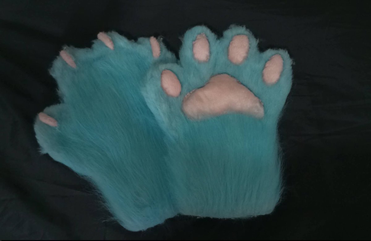 WolfhyIcewolf2's tweet photo. Por cuestiones de fuerza mayor y urgente , estoy vendiendo estás paws en $500 + Envío (solo en México) si te interesa uno mandame dm https://t.co/sslE3ertFd