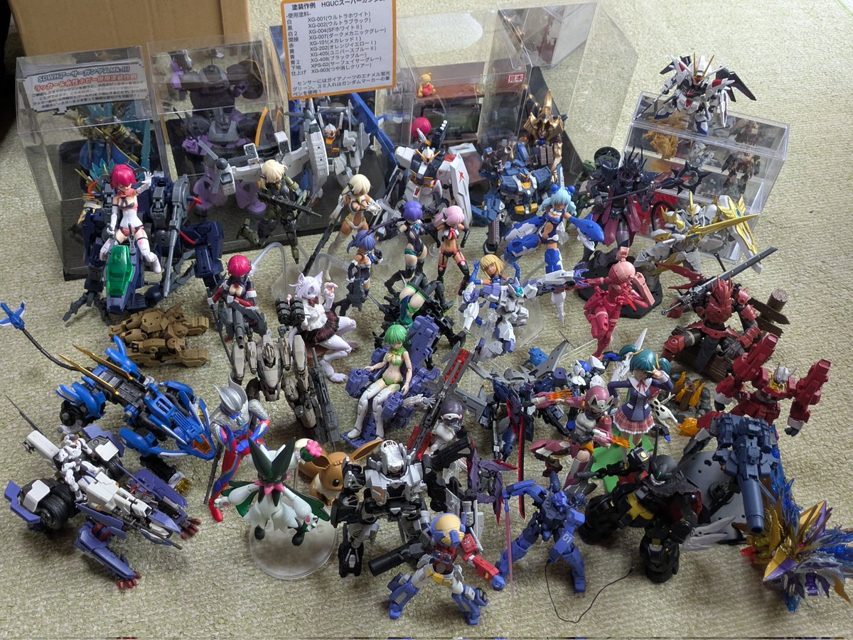 V_Mochizora's tweet photo. これは私が自分の管理してた売り場にパチ組・塗装・改造作例として置いていたプラモたちです
後ろ側のケースとかも全部自分で用意したものです
昨日急に全て撤去することにもなったので、友人に助けて貰ってなんとか全て持ち帰れました
みんな今までサンプルとして頑張ってくれてほんとうにありがとう https://t.co/RU7gbUZYg9