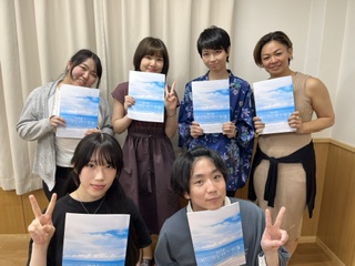 malibu_roudoku's tweet photo. 朗読劇「#あいつと 行った海」
TEAM B稽古してまいりました。
6人と初回から
しっかりと感情が出ていました✨
まだまだ良くなる。
深い想い、どんどん育てていきます🍀
あいつと名物紙吹雪も昨日は遠慮がち。
まだまだ舞わせます🌈
https://t.co/7Gl3N4KdO3 https://t.co/EvwiUT69zR