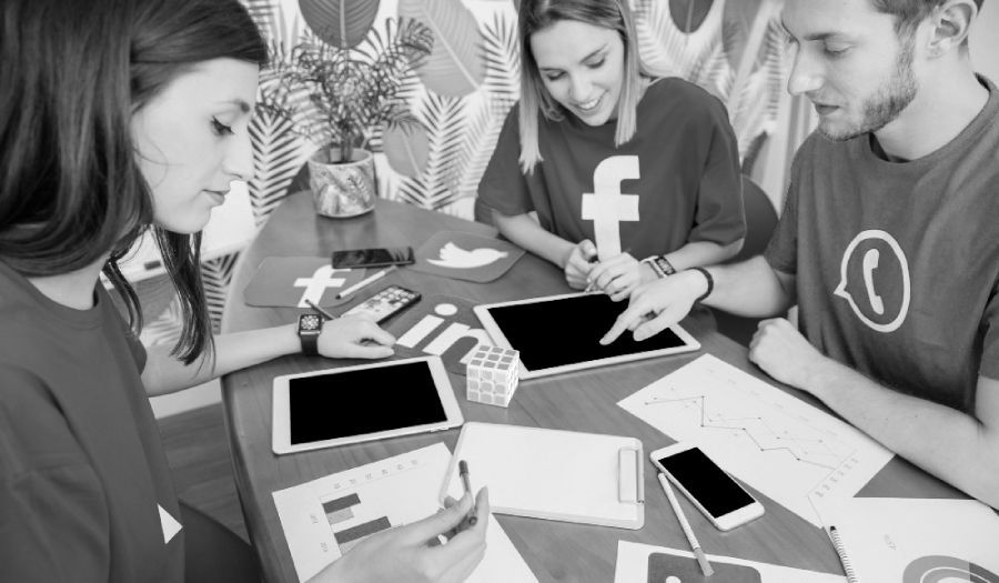 Red_Web_Design's tweet photo. 📱 Getting started with social media marketing doesn't have to be complicated or overwhelming.

🚀 Discover simple, practical tips that can help beginners build confidence and grow their online presence. 

https://t.co/1aZQ3VpwiL https://t.co/e4NNBVtmuY