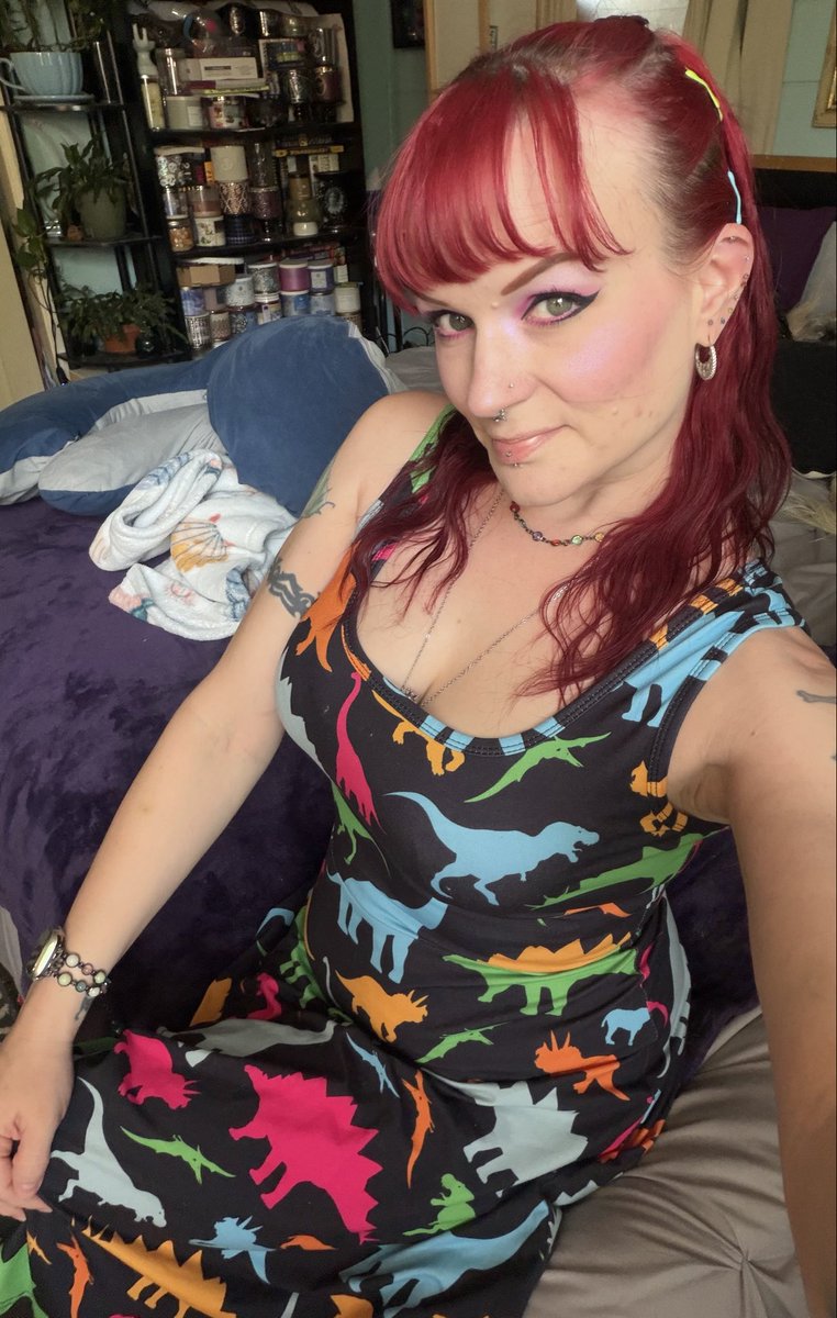 Forgetful_D0nut's tweet photo. Ms. Frizzle vibes 🚌 https://t.co/Nmqk2T4Z2A